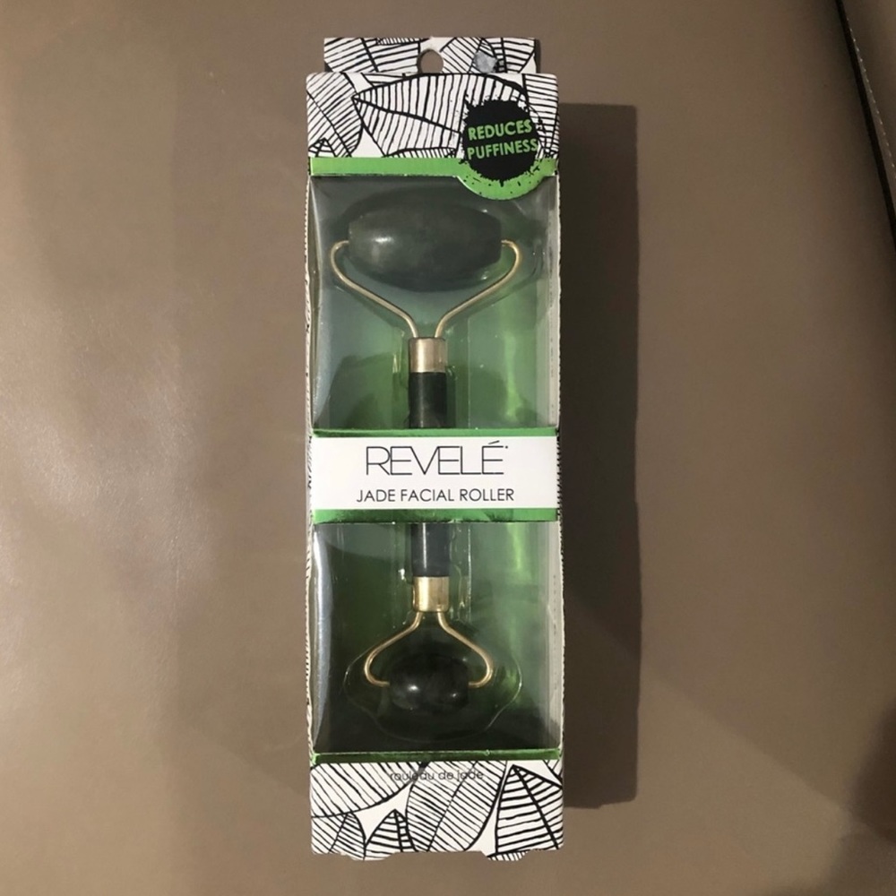 Revele Jade Massage Facial Roller, 1 Count (Black Leaf). NIB.